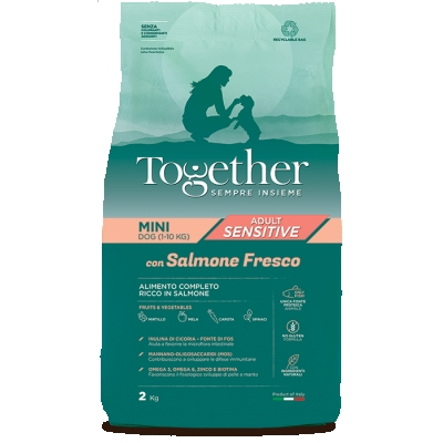 Alimento completo ricco in salmone fresco, per il cane adulto di taglia media e grande.
